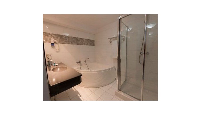 Parliament Hotel - Non Refundable Room poza 4