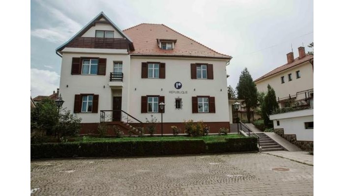 Hotel Republique poza 0